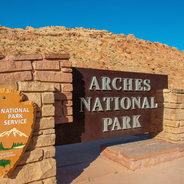 Entrance sign to Arches National Park in Utah
