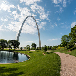 Morning view of St. Louis Gateway Arch in Gateway Arch National Park